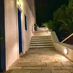 Verros Suite: Private In Unique Pool Kanala