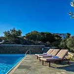 דירה Verros Suite: Private In Unique Pool Kanala