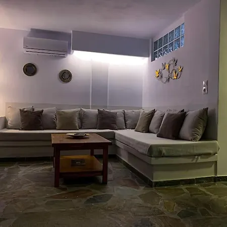 Verros Suite: Private In Unique Pool *