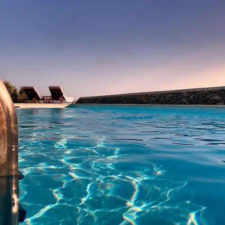 Verros Suite: Private In Unique Pool Kanala