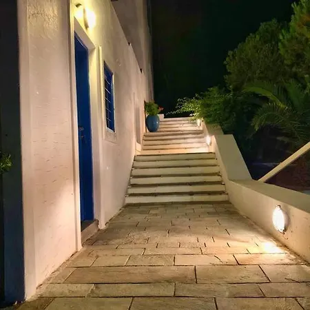 Verros Suite: Private In Unique Pool Kanala